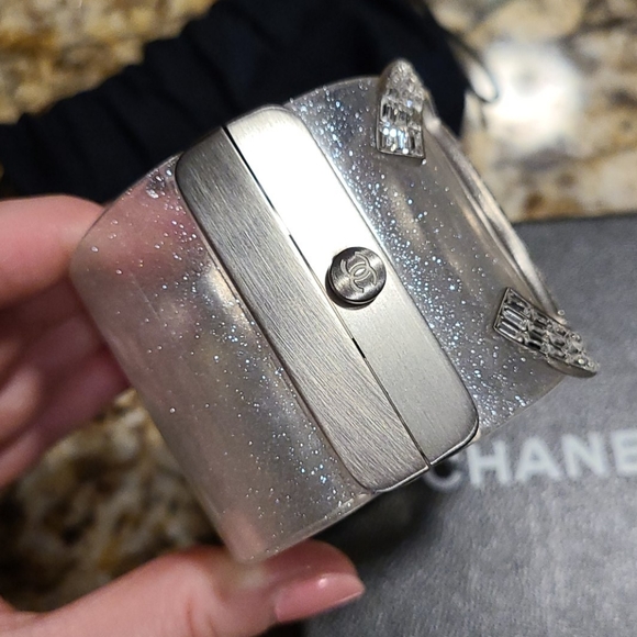 CHANEL Clear Glitter Resin Crystal CC Logo Silver - Picture 6 of 12